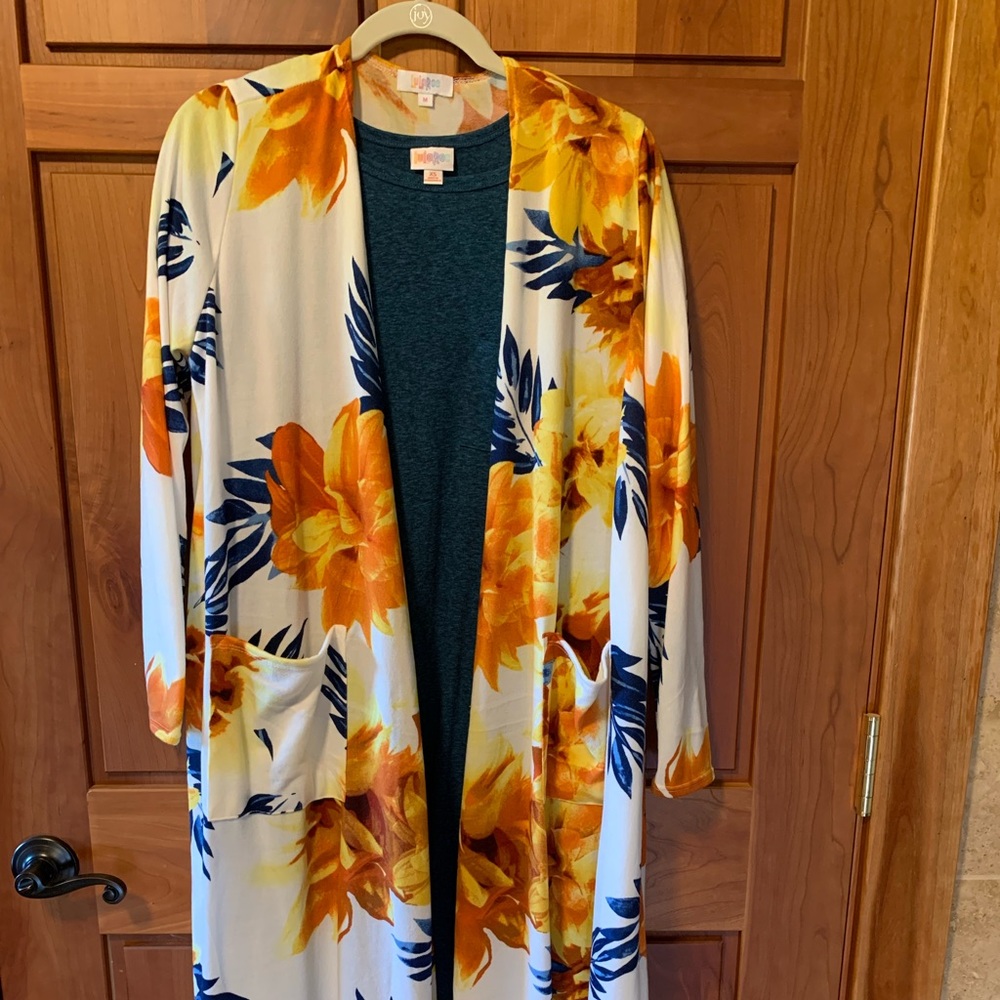 LuLaRoe Bold Flower Sarah Duster.